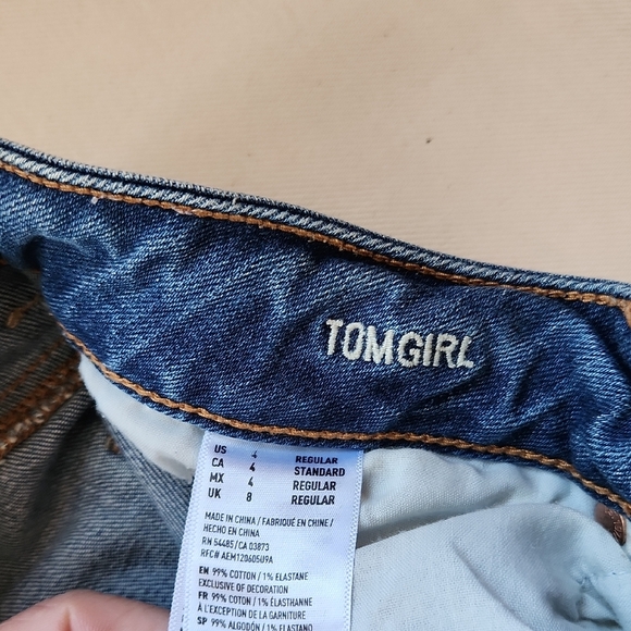 American Eagle Outfitters Ripped Blue Jeans W/ Bonus all Cotton Bandanas - Picture 5 of 5